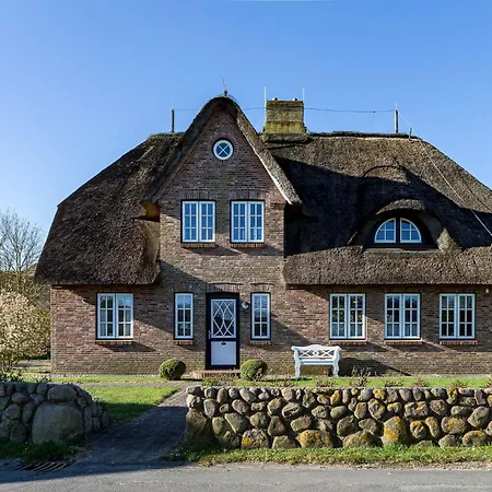 Holiday home Haus Lotte Utersum